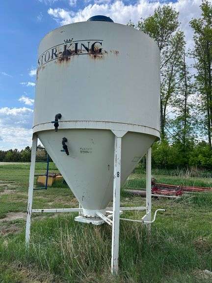 350 Bushel StorKing Hopper Bin