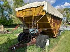 750 Bushel Hopper Pup Trailer