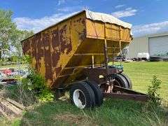 750 Bushel Hopper Pup Trailer