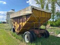 750 Bushel Hopper Pup Trailer