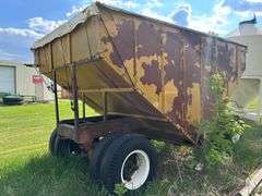 750 Bushel Hopper Pup Trailer