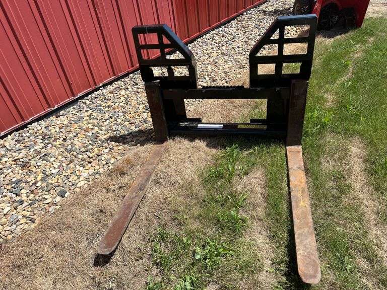Skid Steer Pallet Forks