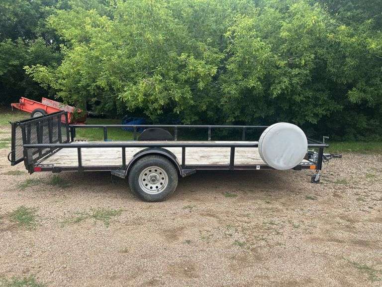 2015 Diamond C 14 Ft Flatbed Trailer