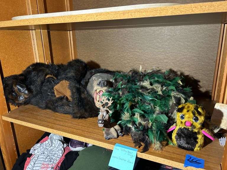 Talking Bear Rug, Camouflage Feather Boas, & a Hatchimal