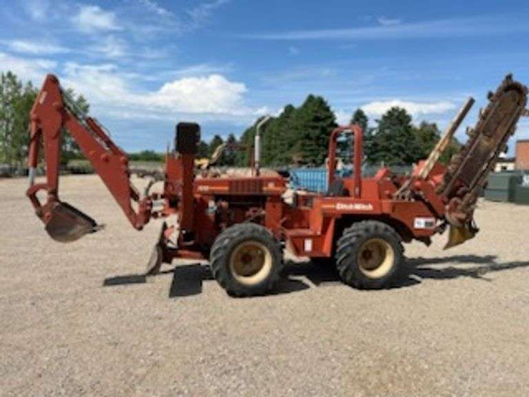 Ditch Witch 7610 4x4 Trencher W/Backhoe, Cable plow & Backfill Blade