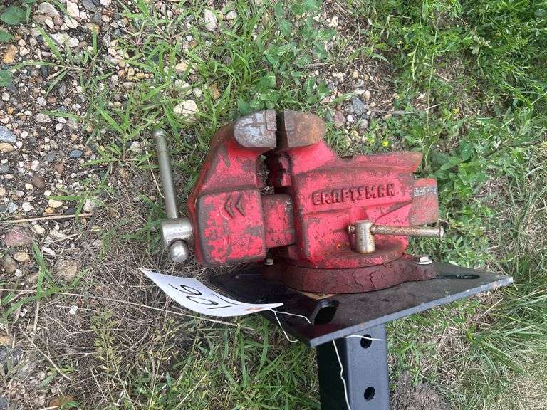 Vise Mounted on Receiver Hitch