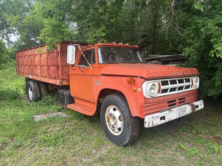 1969 Dodge D500 Grain Truck
