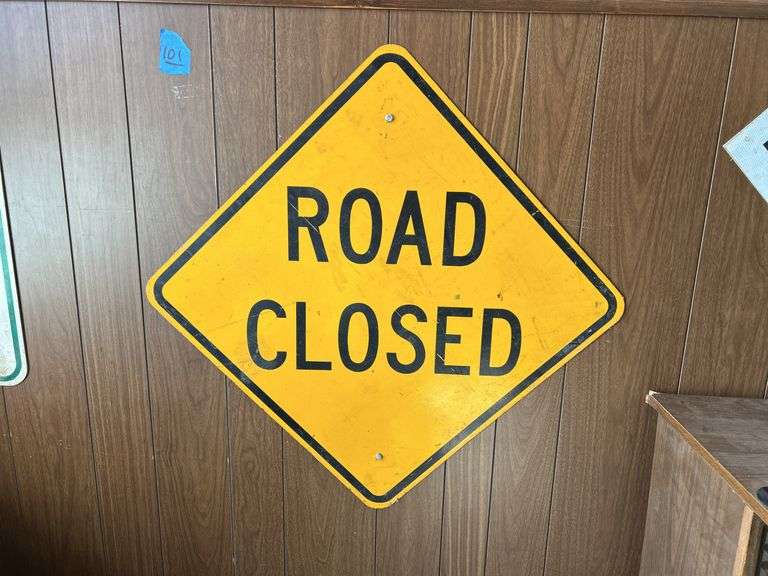 Road Closed & Diagonal Parking Signs