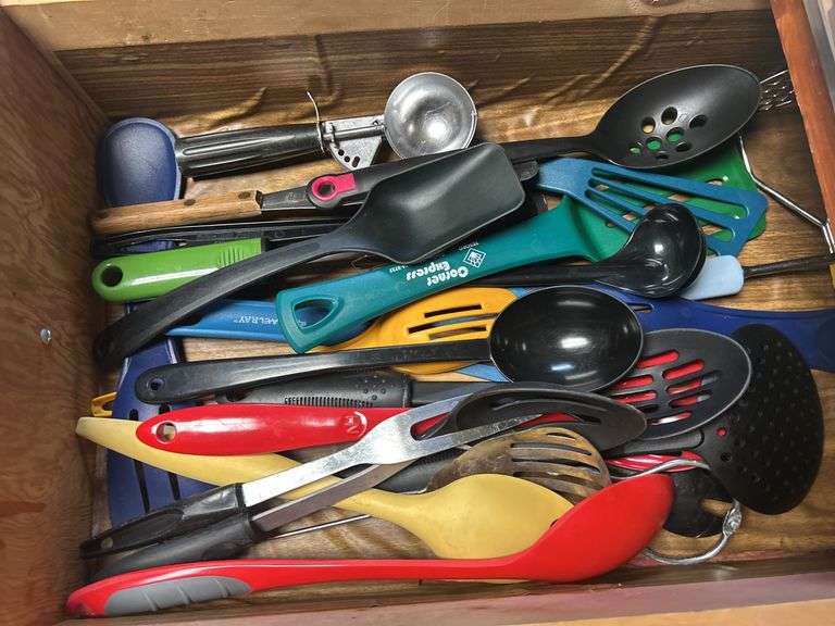 Kitchen Knives & Utensils