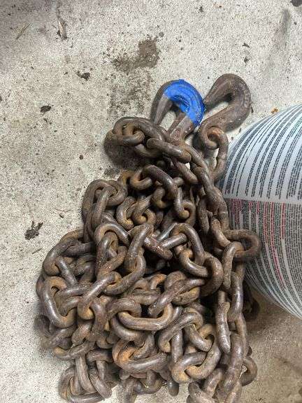 Bucket with Grease Guns & 20-Ft Chain with Hook Ends