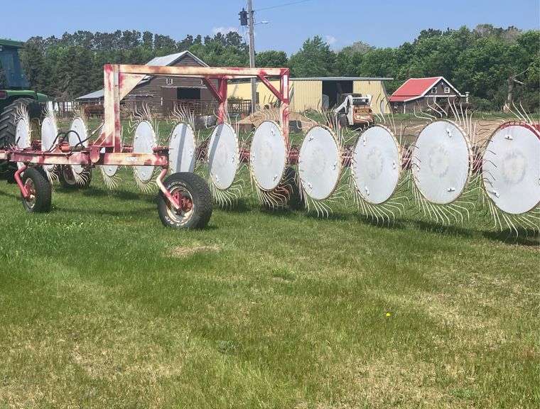 Rowse 12 Wheel Rake