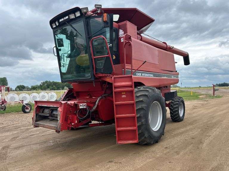 Case-IH 1688 Combine