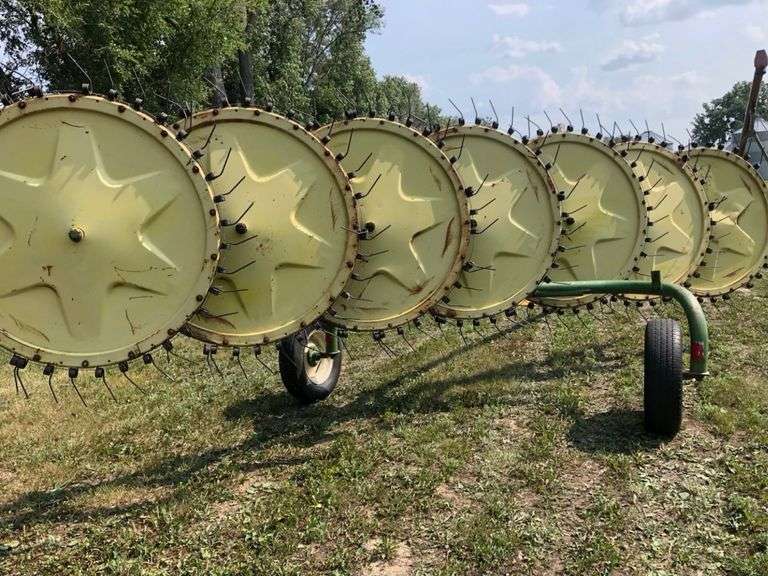 JD 567 Wheel Rake