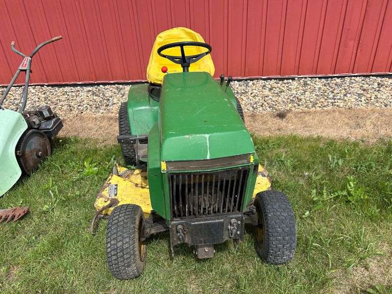 JD 317 Lawn Tractor