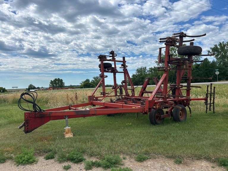 28ft IH 55 Chisel Plow