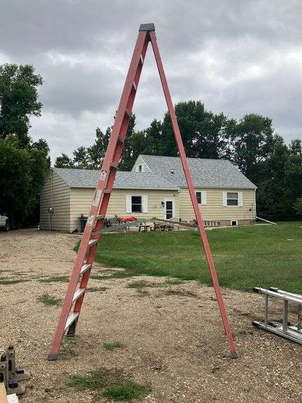 Keller 12-Foot Step Ladder