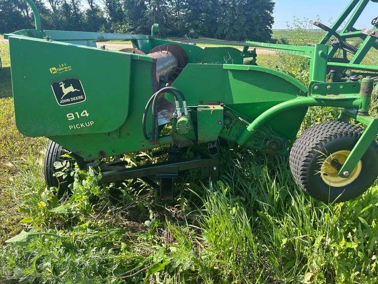 JD 914 Pickup Head with Trailer