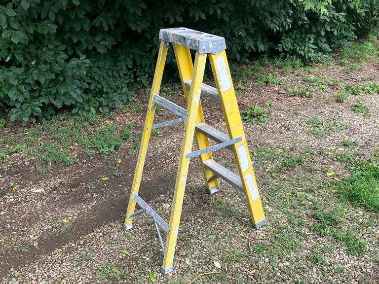 4-Ft Keller Step Ladder