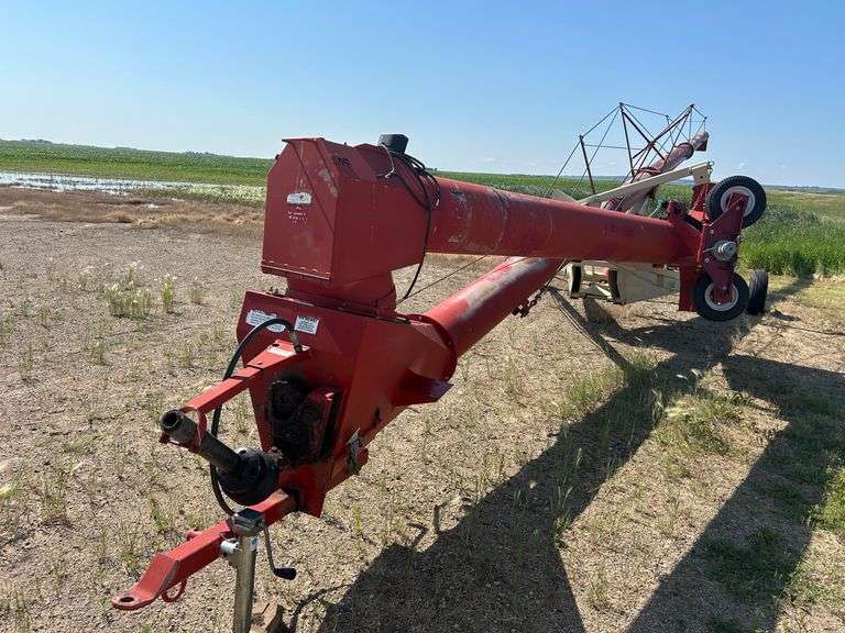 Buhler FarmKing 1370 Auger