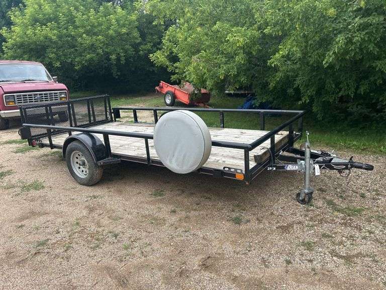 2015 Diamond C 14 Ft Flatbed Trailer