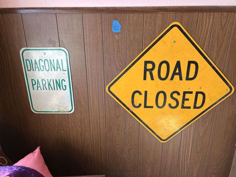 Road Closed & Diagonal Parking Signs