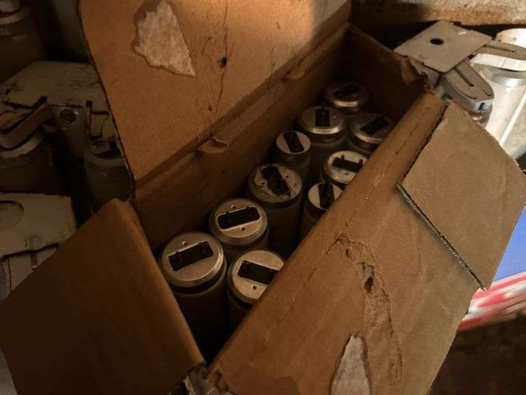 Fluorescent Light Fixtures & Bulbs