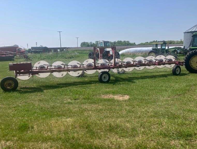 Rowse 12 Wheel Rake