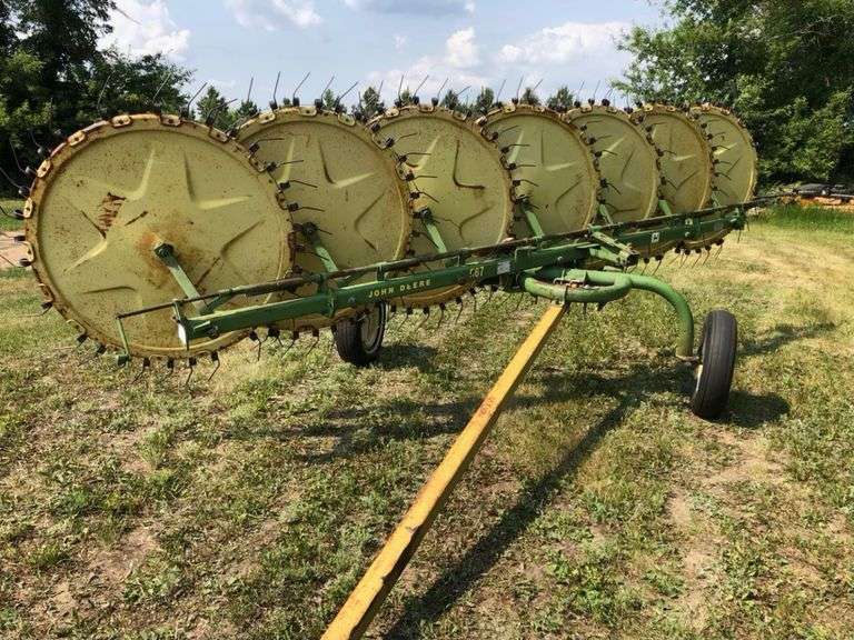 JD 567 Wheel Rake