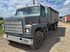 1985 IH S2200 Tandem Truck, 20ft Box - As Is