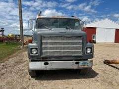 1985 IH S2200 Tandem Truck, 20ft Box - As Is