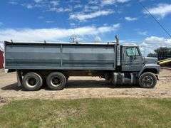 1985 IH S2200 Tandem Truck, 20ft Box - As Is