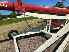 Buhler FarmKing 1370 Auger