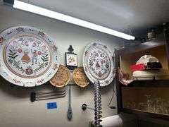 Plate Rack with Decor Pieces