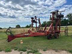 28ft IH 55 Chisel Plow