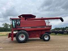 Case-IH 1688 Combine