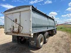 1985 IH S2200 Tandem Truck, 20ft Box - As Is