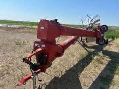 Buhler FarmKing 1370 Auger