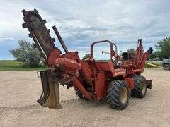 Ditch Witch 7610 4x4 Trencher W/Backhoe, Cable plow & Backfill Blade