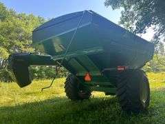2013 Brent 1082 Grain Cart