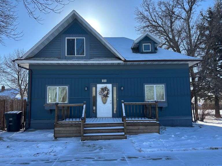 3800+ sq ft Home on 0.21 Acre Lot, 5 Bedroom, 3 1/2 Bath