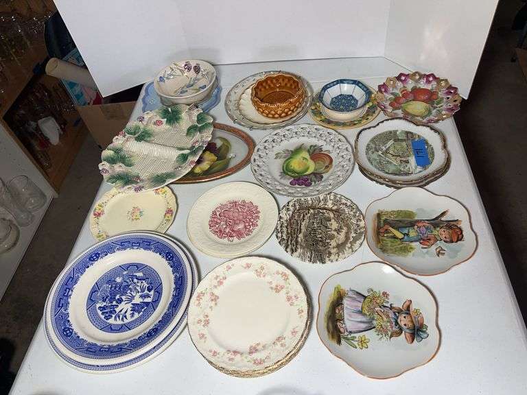 Collection of Decorative Plates - Integrity Auctioneers