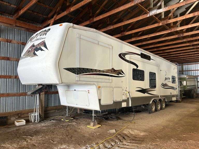 2006  Keystone  Raptor Key Performance 40 foot toy hauler