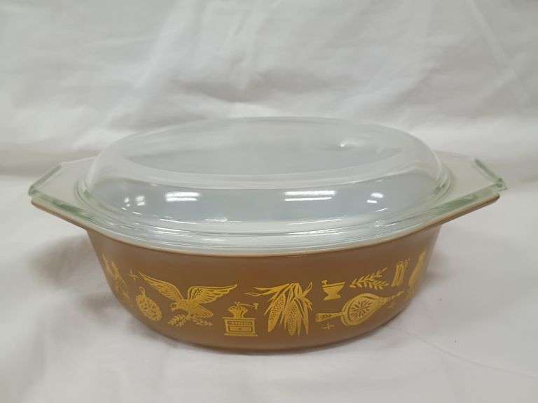Pyrex Early American Pattern 1.5 qt oval dish with cover