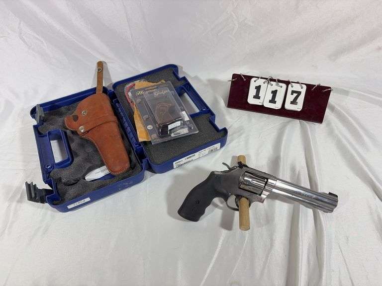 NEW SMITH & WESSON Model 648-2 22WMR Revolver