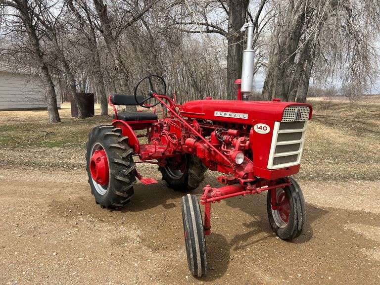 International Harvester IH  140 Farmall