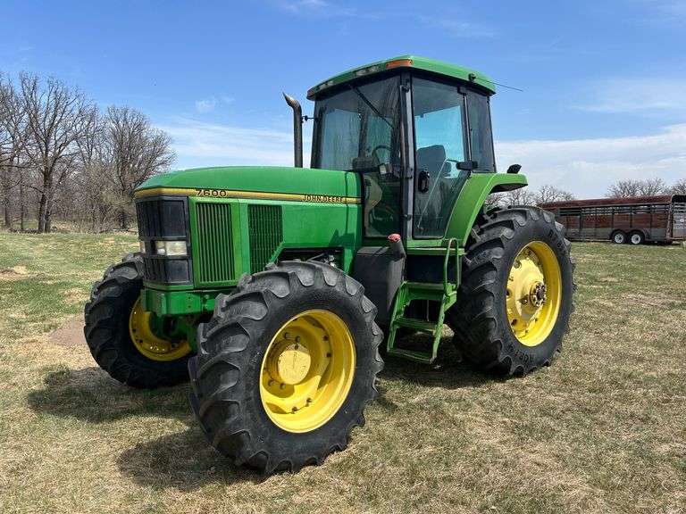1993  John Deere  7600 MFWD