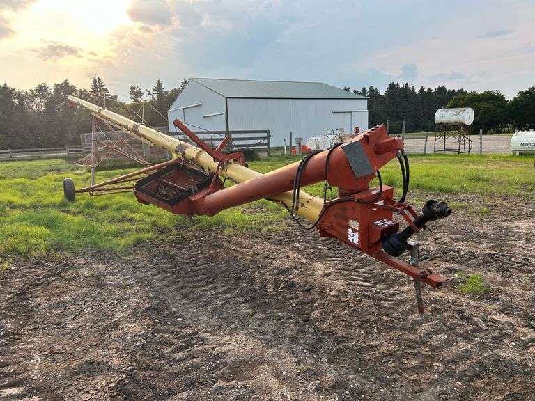 Westfield MK100-61 Auger with Hydraulic Drive Swing Hopper