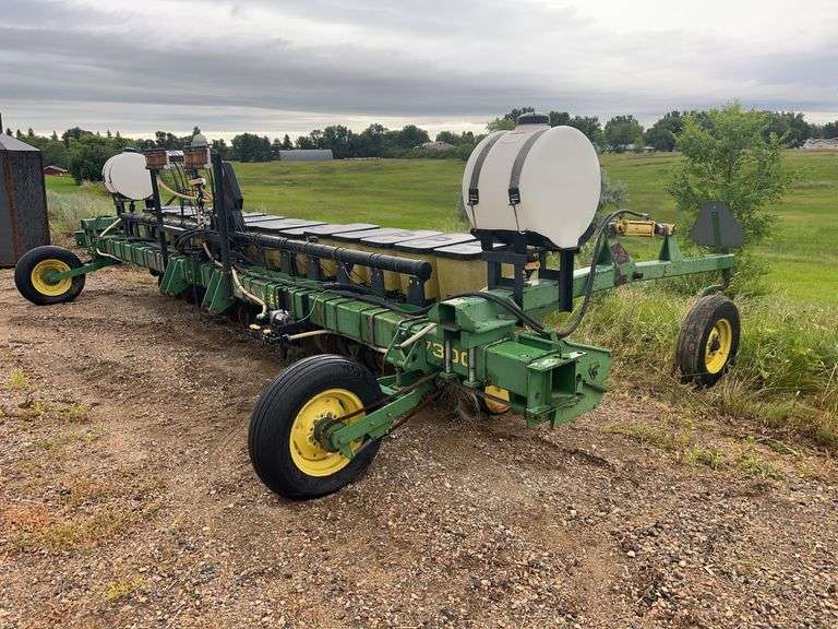 John Deere 7300 3pt Planter