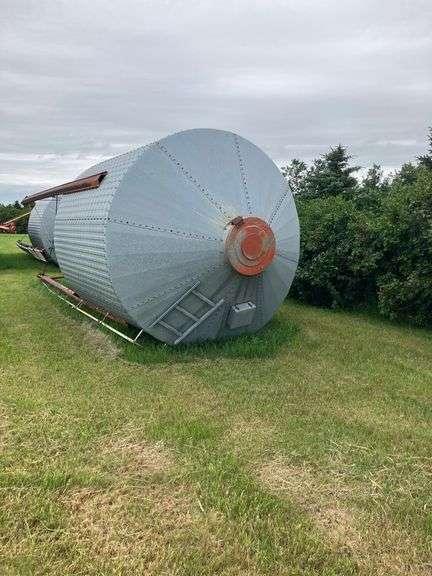 1000 Bushel Behlen Hopper Bin