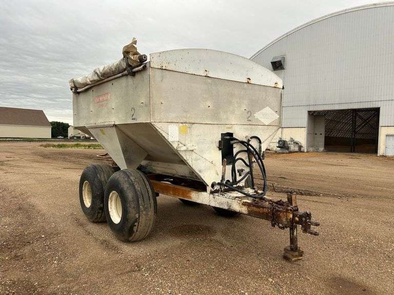 Dempster Clipper 250S Fertilizer Spreader